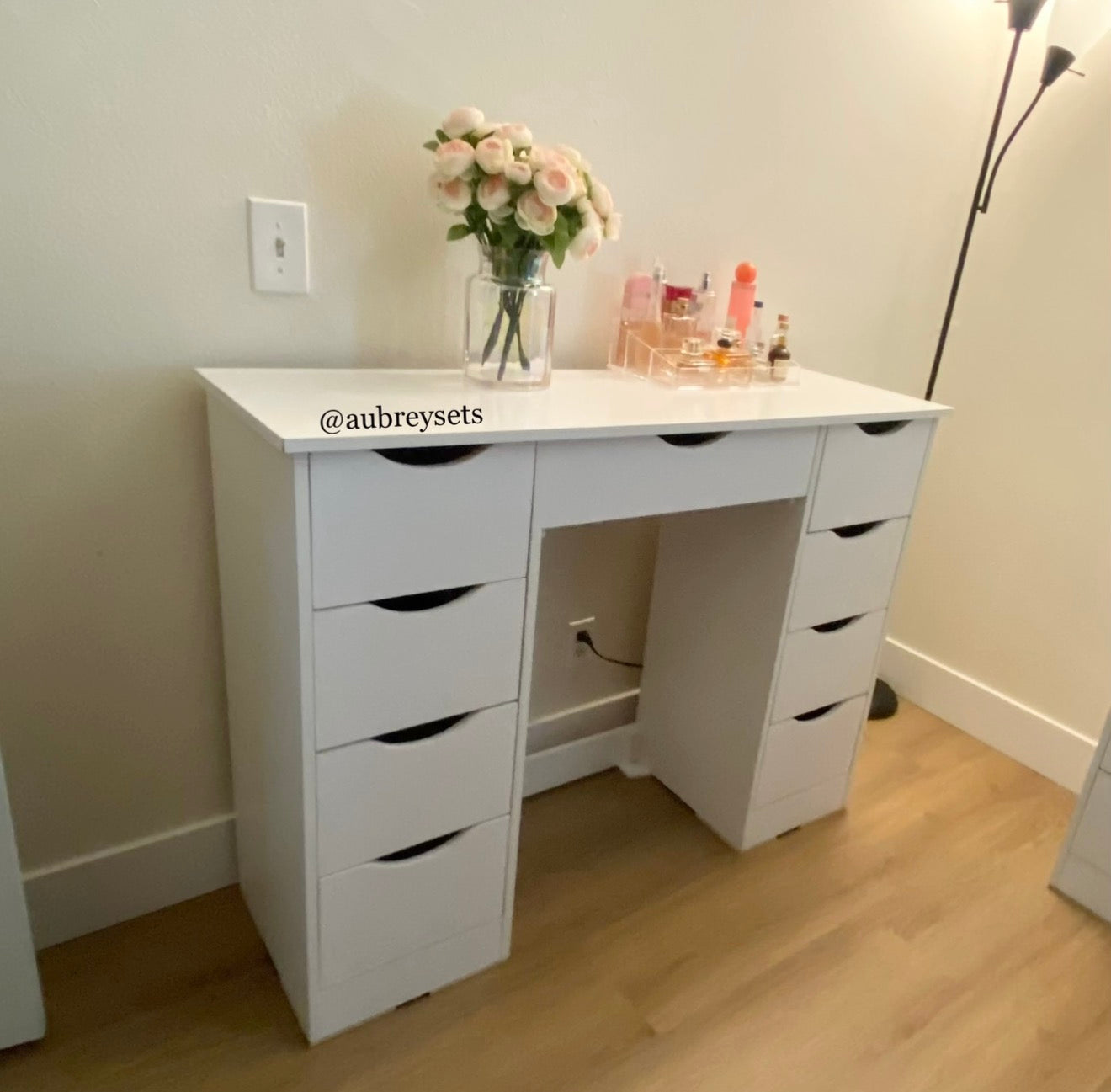 Vanity desk